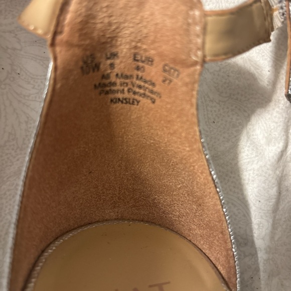 Naturalizer Silver “Kinsley” Sandals - Picture 4 of 4